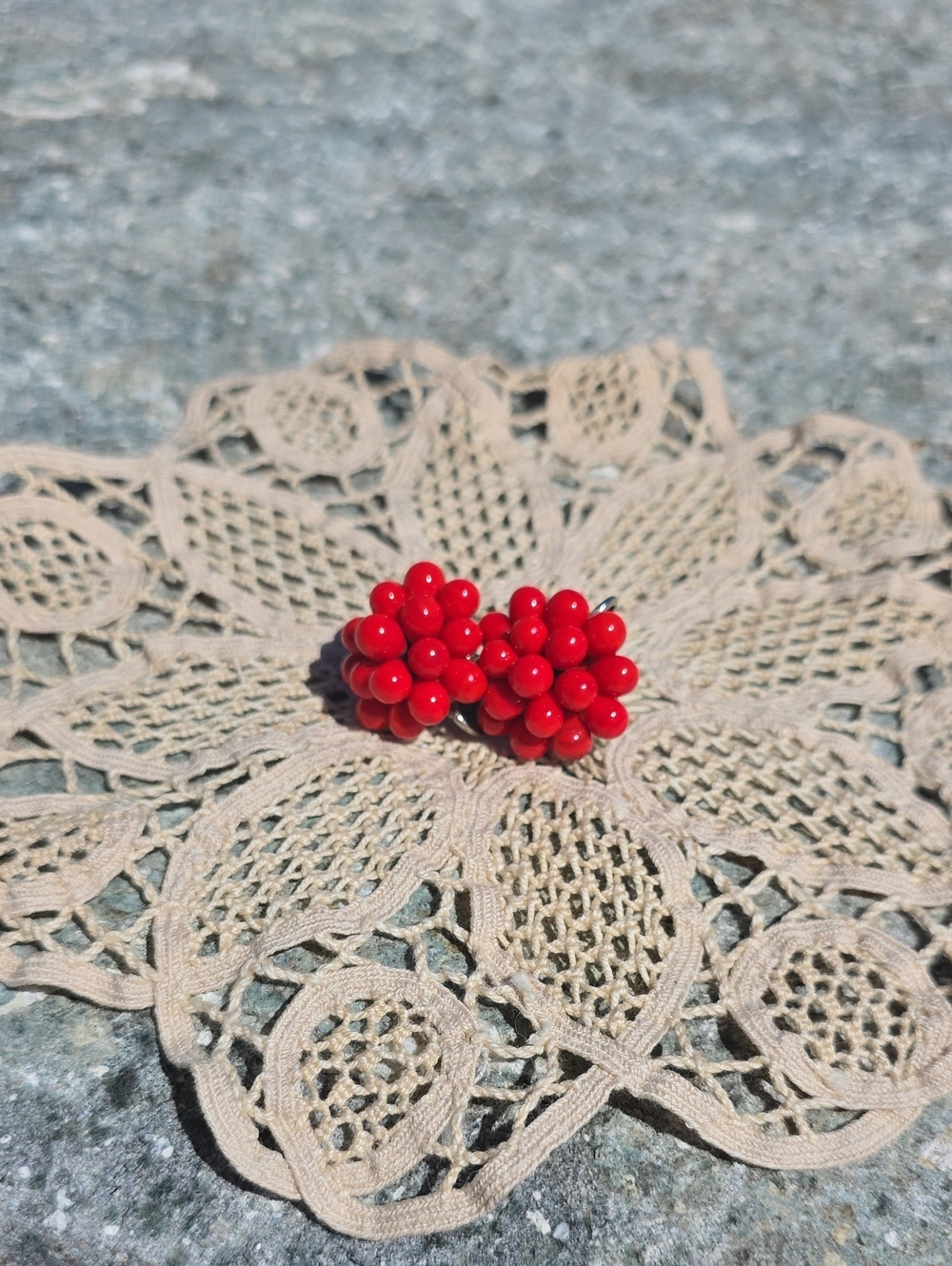 1950s Classic Cherry Red Cluster Screwback Earrings - Marked Japan